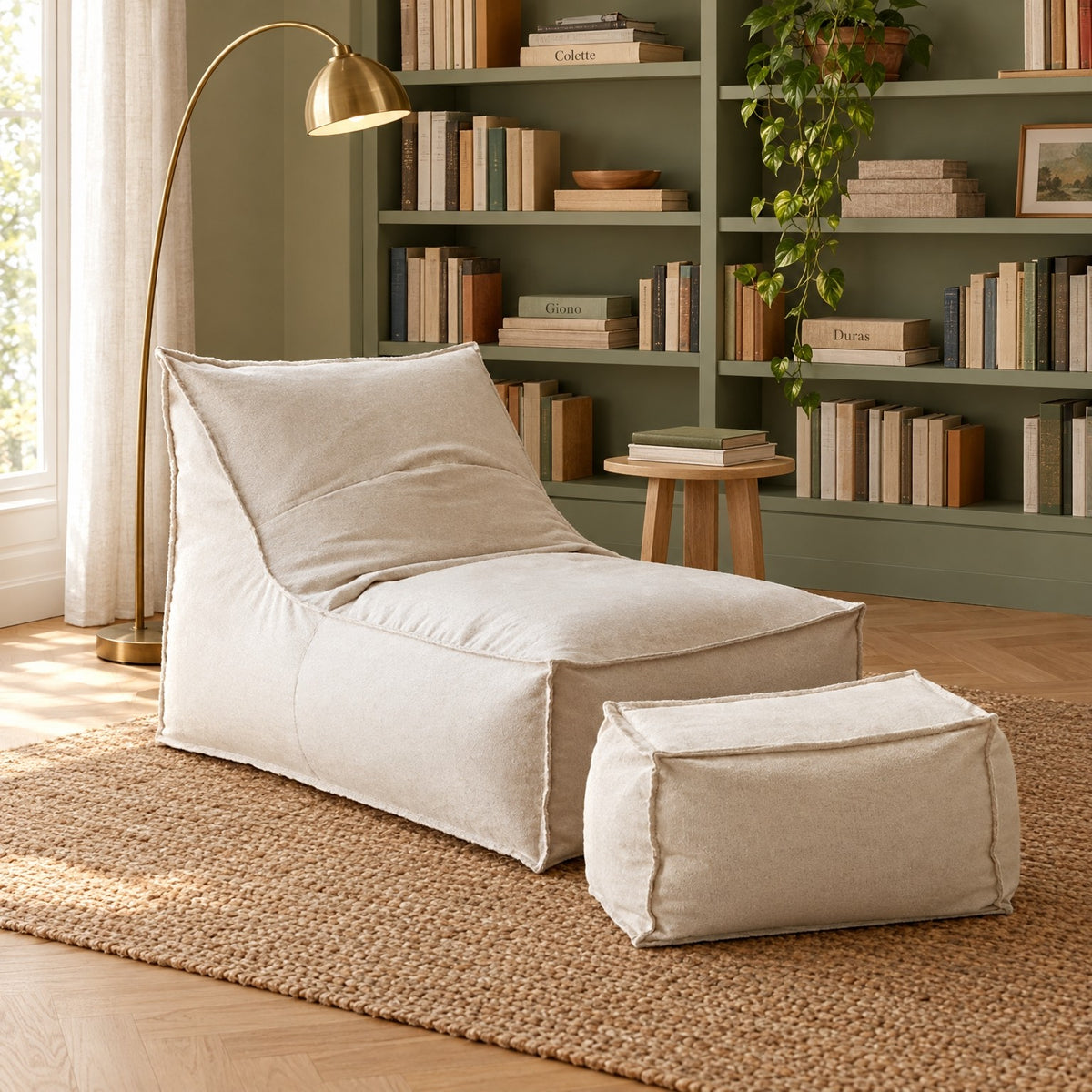 AURA | Chauffeuse pouf beige et repose-pied | Nomaï – ambiance 3