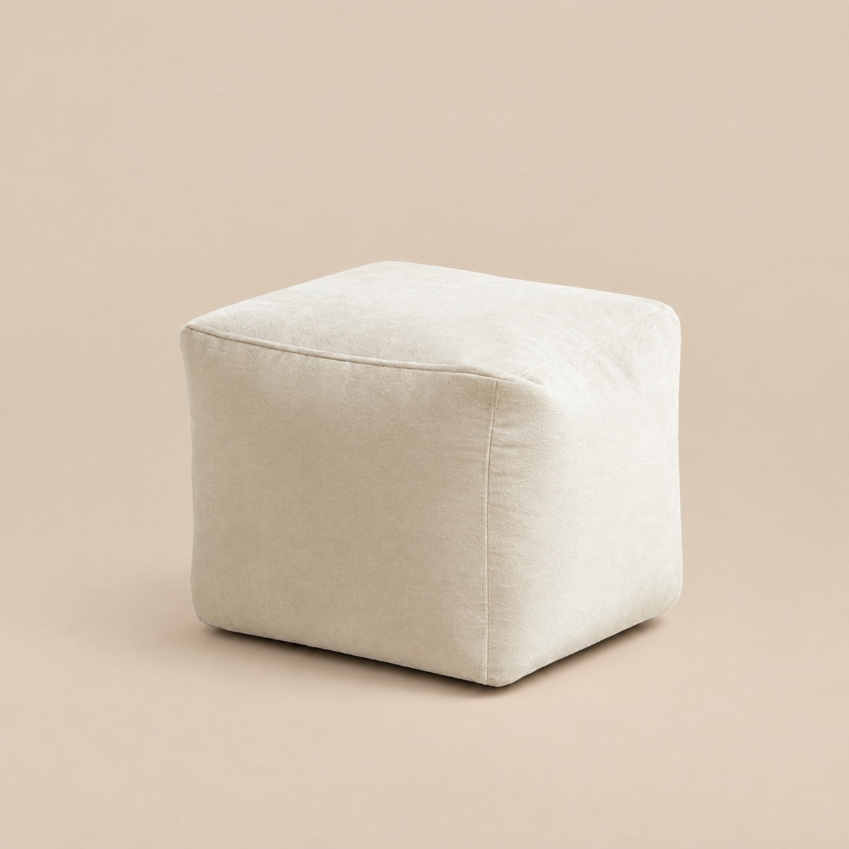 AURA | Fauteuil pouf velours ras et repose-pied | Nomaï – Repose-pied beige