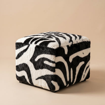 pouf-cube-faux-fur-vache Nomaï