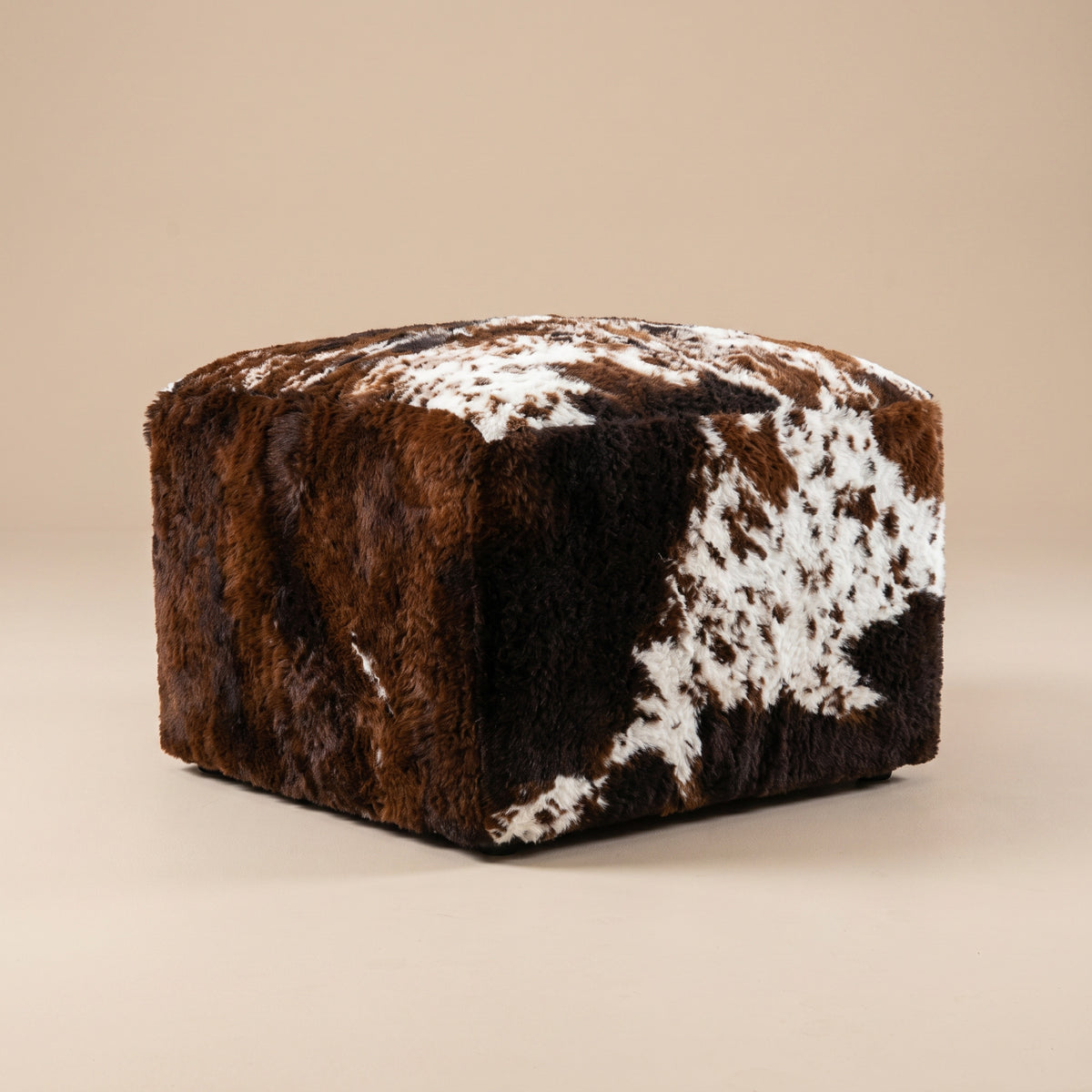 pouf-cube-faux-fur-vache Nomaï