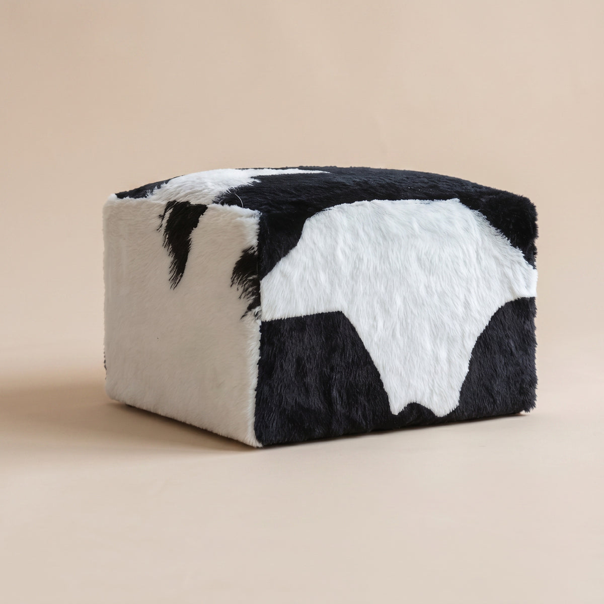 pouf-cube-faux-fur-vache Nomaï