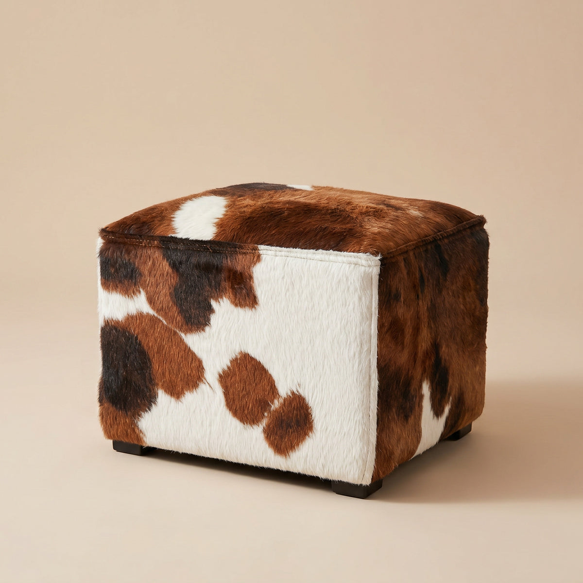pouf-cube-faux-fur-vache Nomaï