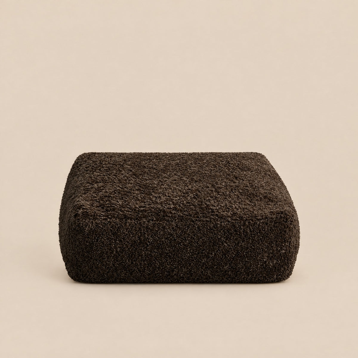 FOOTIA | Pouf de sol bouclette | Nomaï – Carré 65 × 65 cm, chocolat