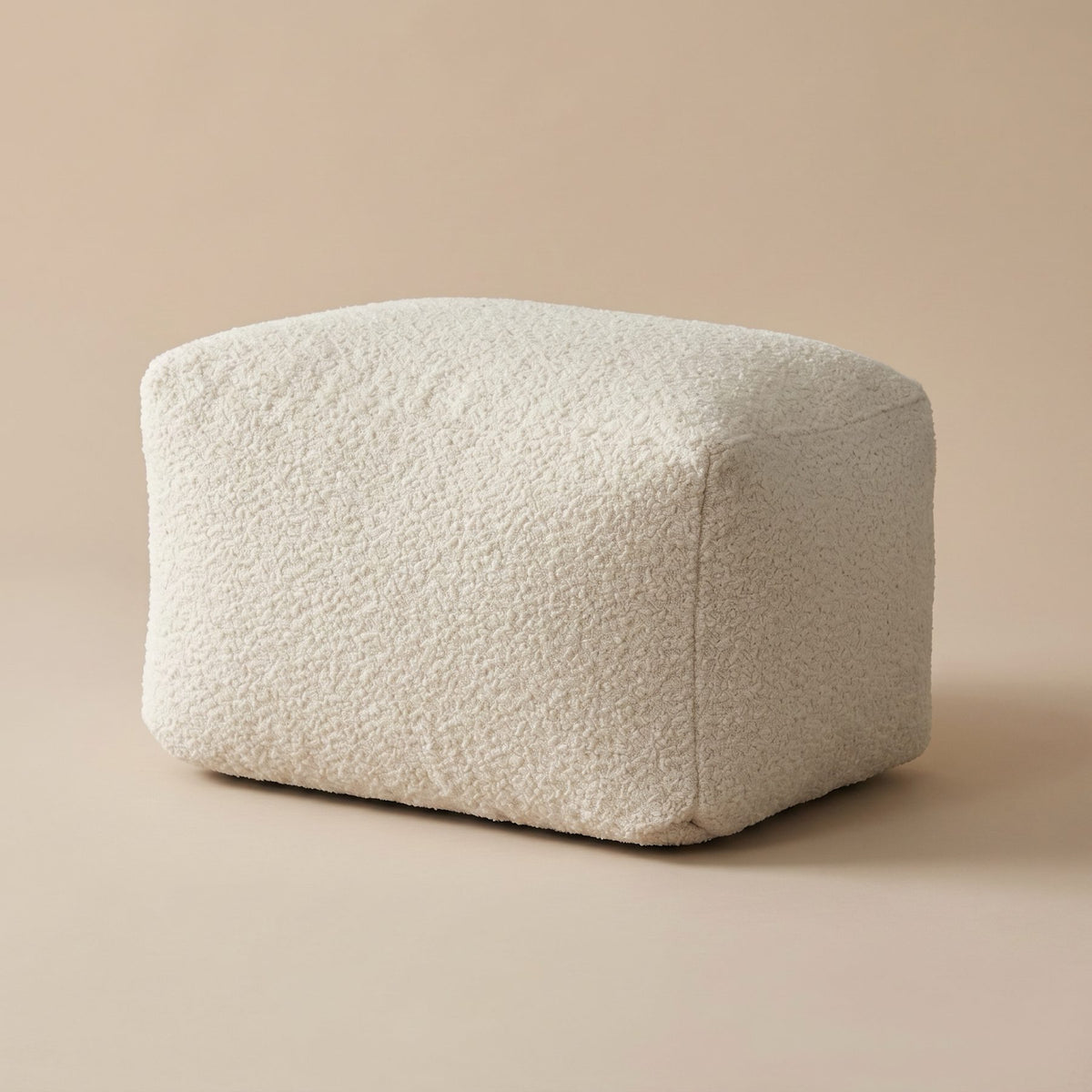 Pouf repose-pied extérieur Nomaï beige crème en tissu bouclé doux