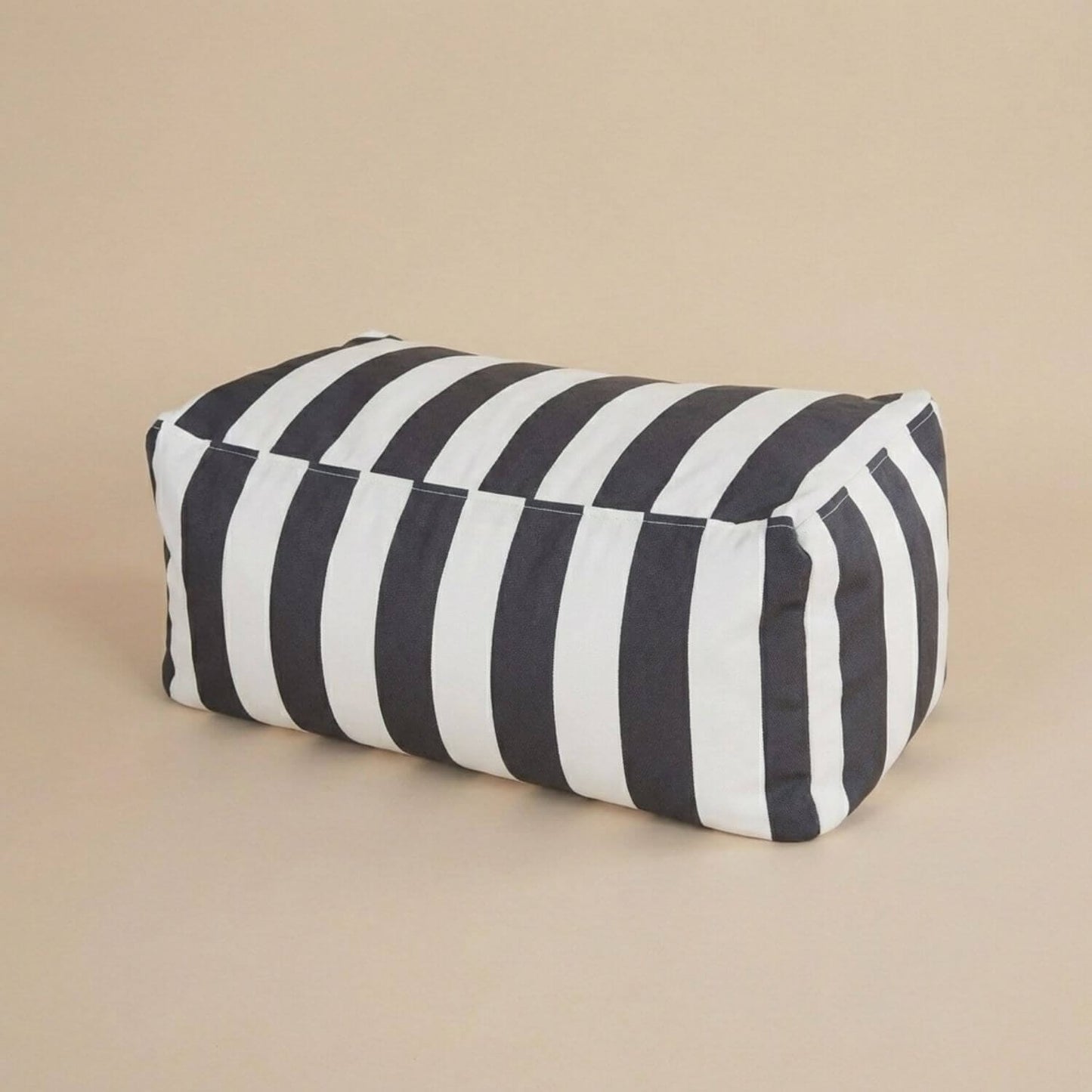 Repose-pied pouf extérieur imperméable | Nomaï Gris foncé
